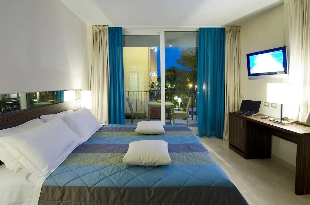 Mercure Rimini Lungomare 4*,