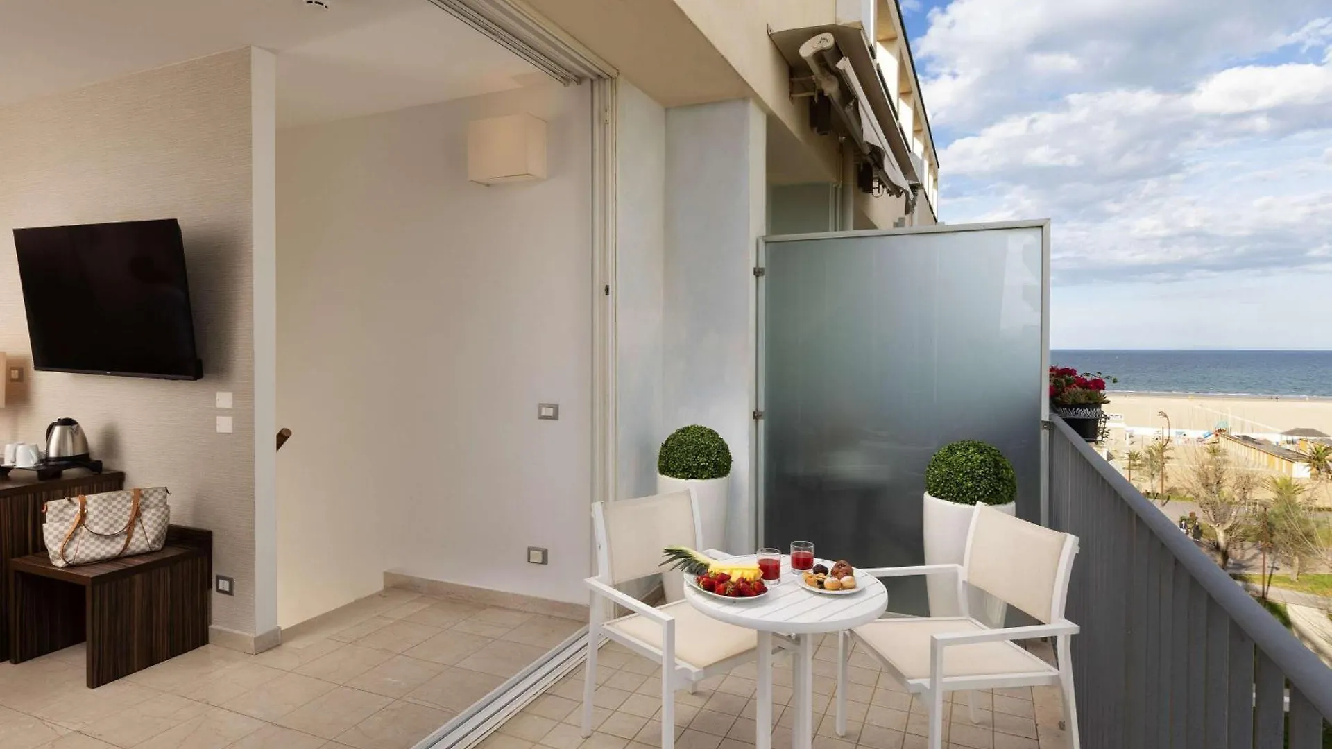 Mercure Rimini Lungomare 4*,  Italy