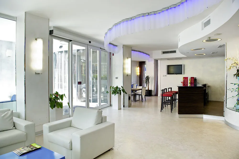 Mercure Rimini Lungomare 4*,