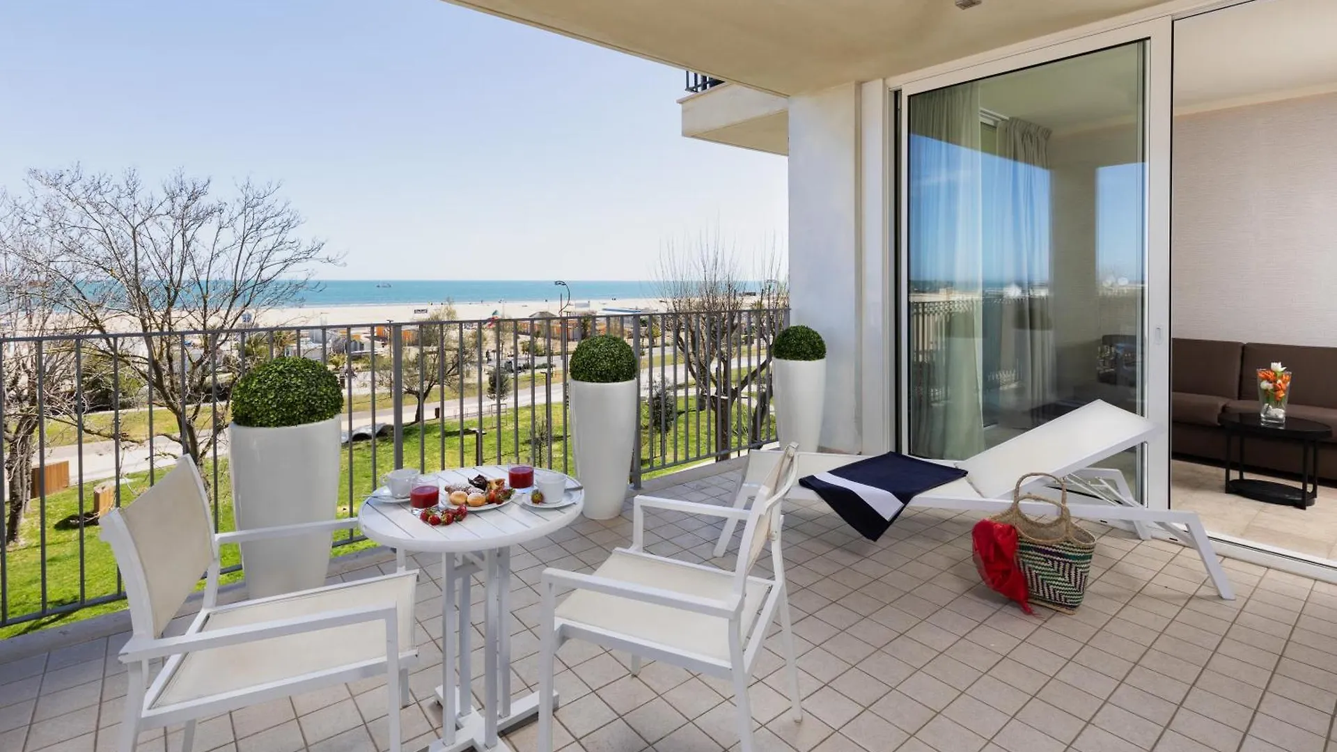 Mercure Rimini Lungomare contacts